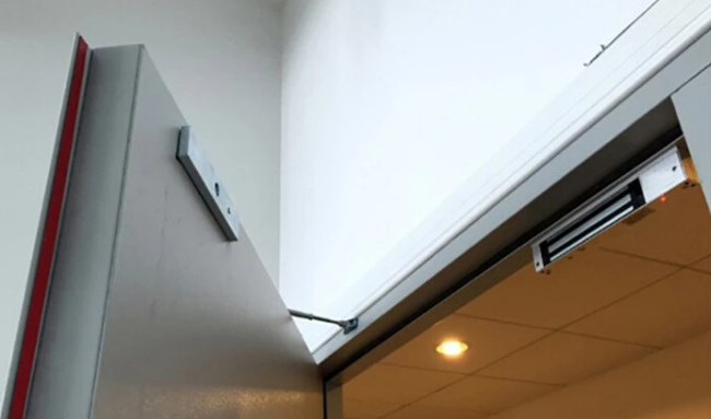 lắp đặt kiểm soát cửa gỗ